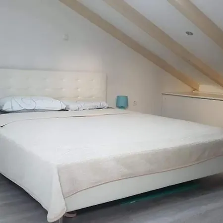 Nekic 3 Apartament *